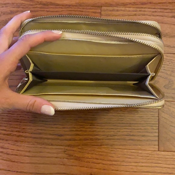 Michael Kors Wallet - Picture 4 of 5